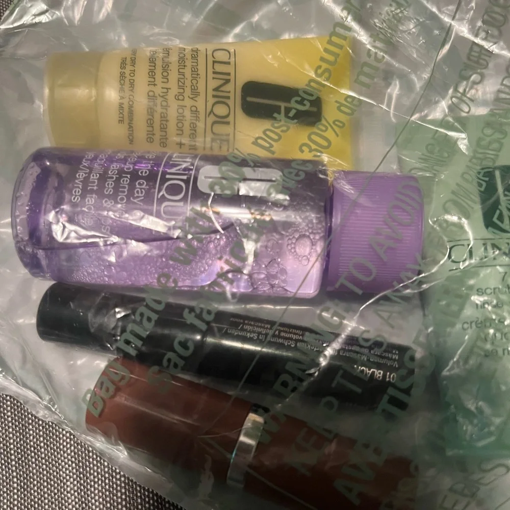 Clinique Skincare and Makeup Set - Picture 5 of 6